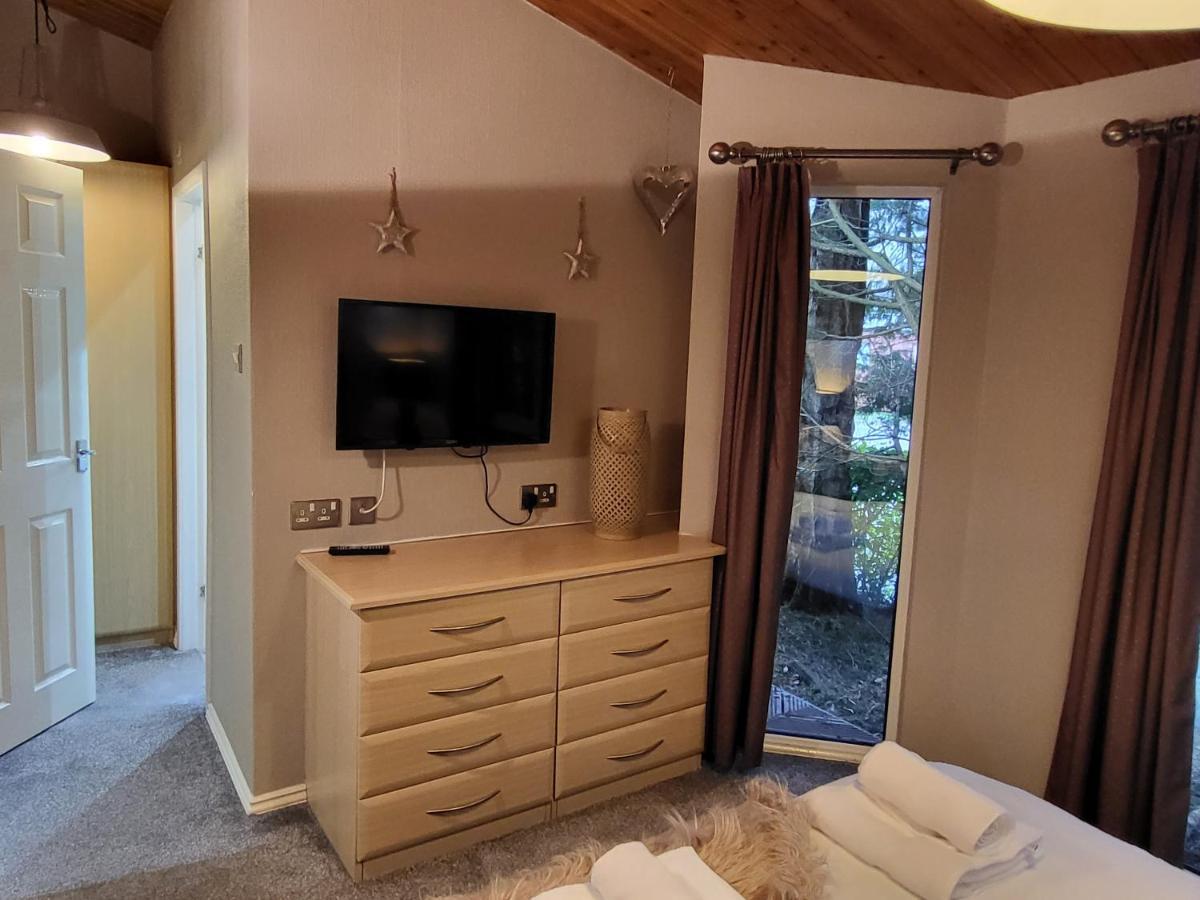 Cheerful 3 Bedroom Lodge At White Cross Bay Windermere Eksteriør bilde