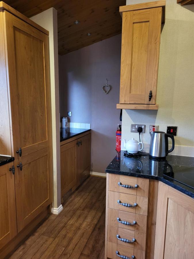 Cheerful 3 Bedroom Lodge At White Cross Bay Windermere Eksteriør bilde