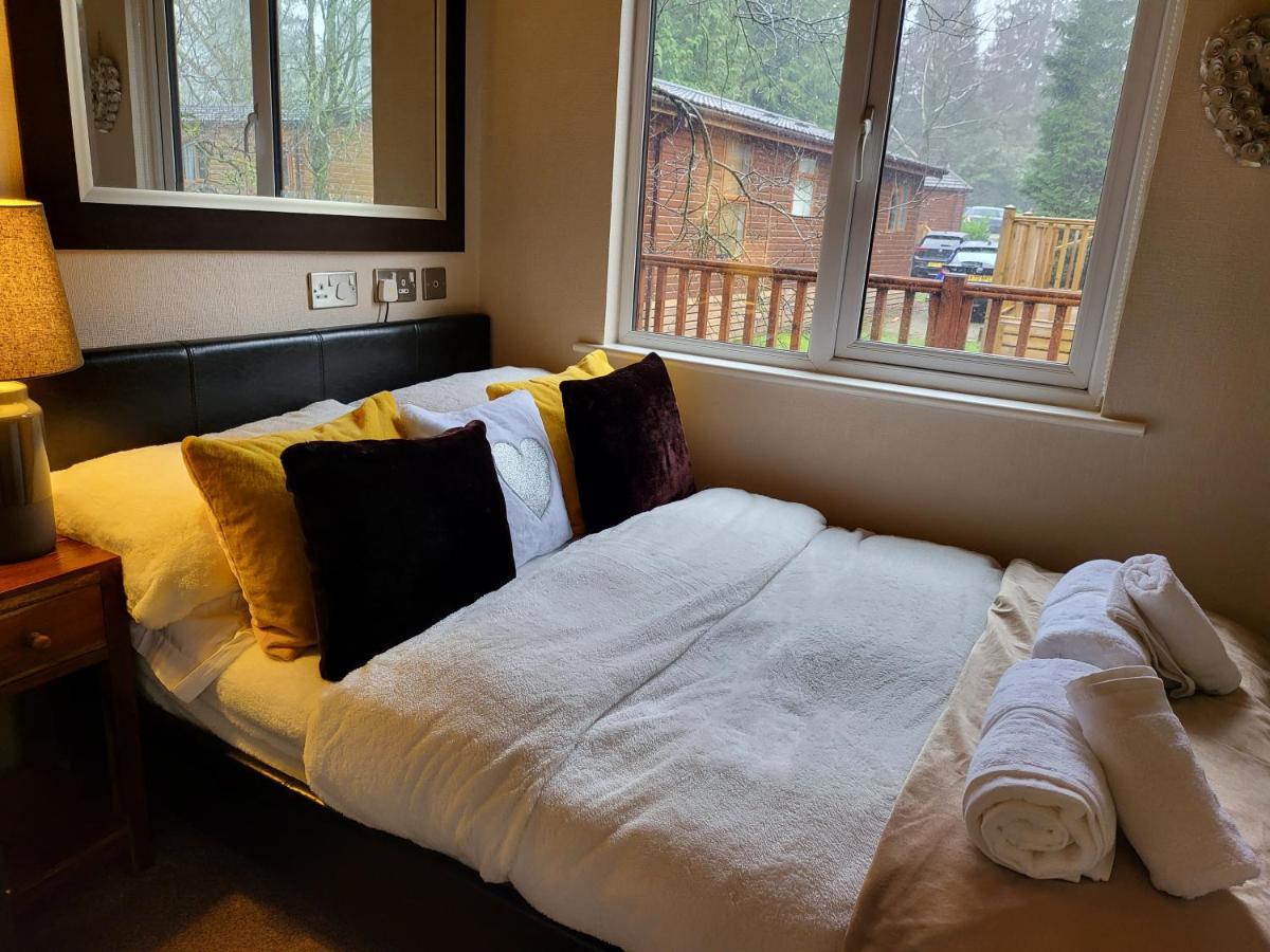 Cheerful 3 Bedroom Lodge At White Cross Bay Windermere Eksteriør bilde