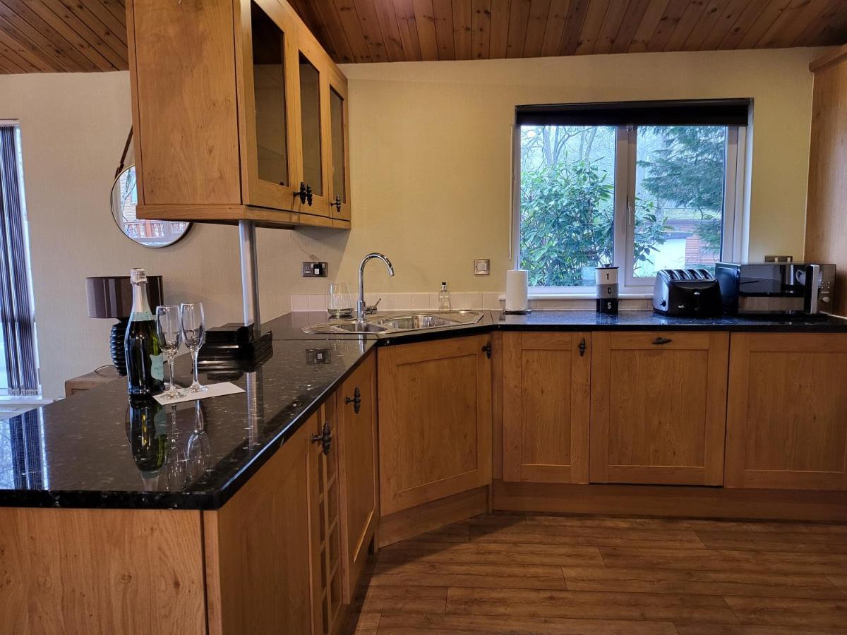 Cheerful 3 Bedroom Lodge At White Cross Bay Windermere Eksteriør bilde