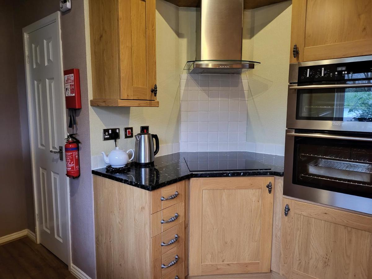 Cheerful 3 Bedroom Lodge At White Cross Bay Windermere Eksteriør bilde