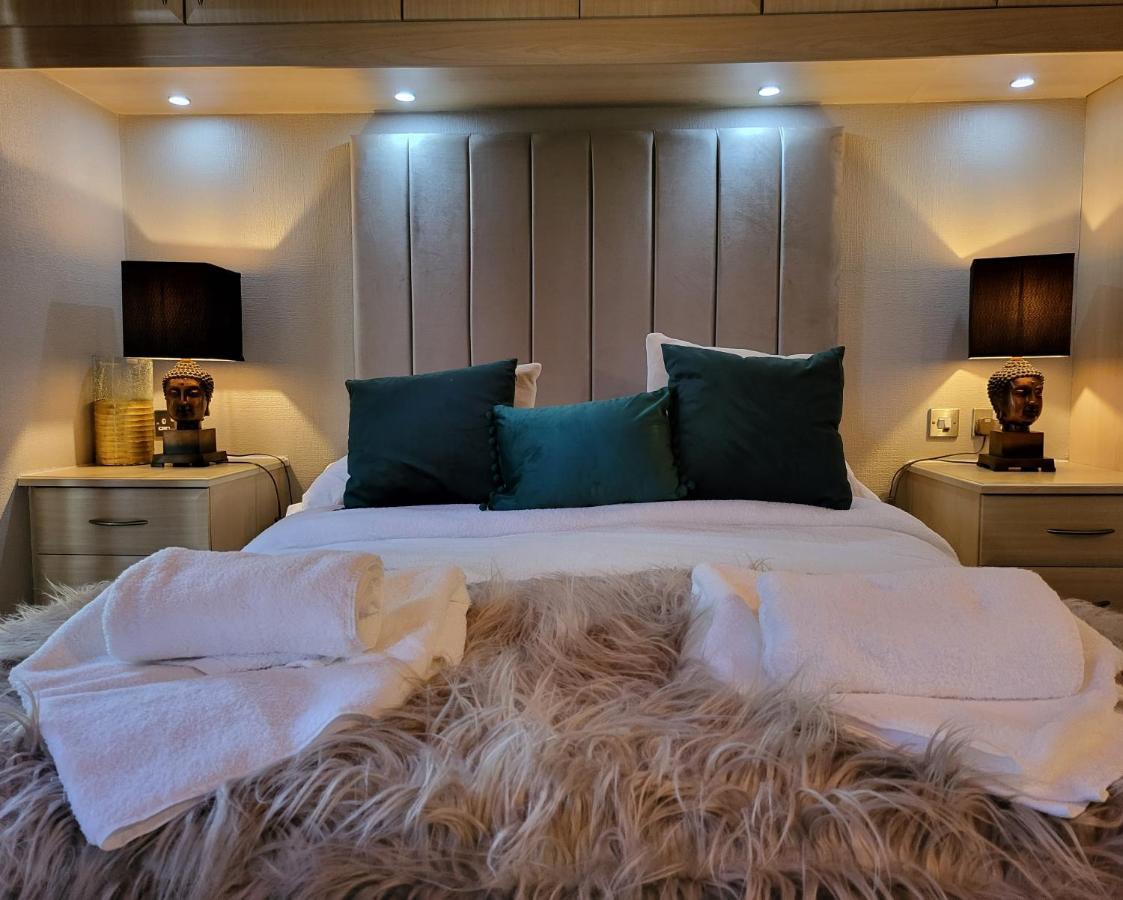 Cheerful 3 Bedroom Lodge At White Cross Bay Windermere Eksteriør bilde