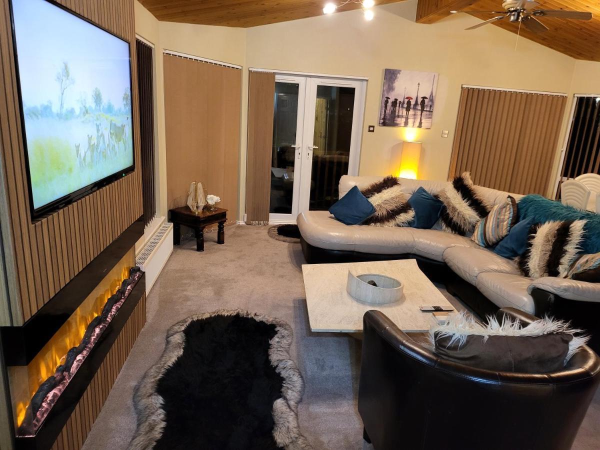 Cheerful 3 Bedroom Lodge At White Cross Bay Windermere Eksteriør bilde