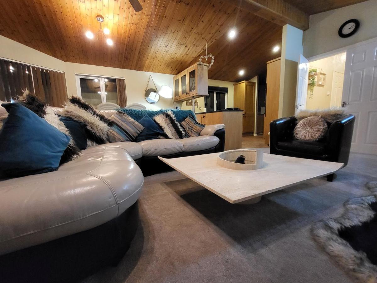 Cheerful 3 Bedroom Lodge At White Cross Bay Windermere Eksteriør bilde
