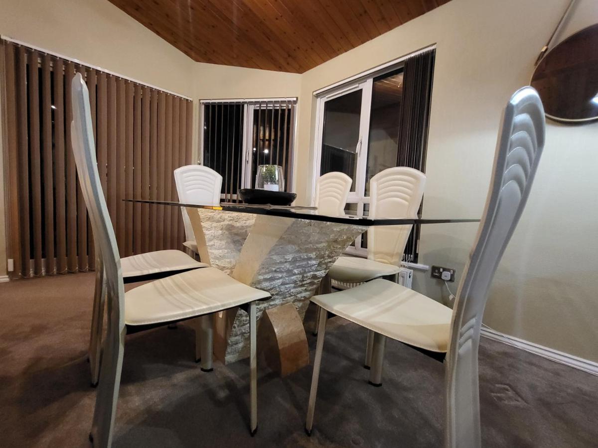 Cheerful 3 Bedroom Lodge At White Cross Bay Windermere Eksteriør bilde