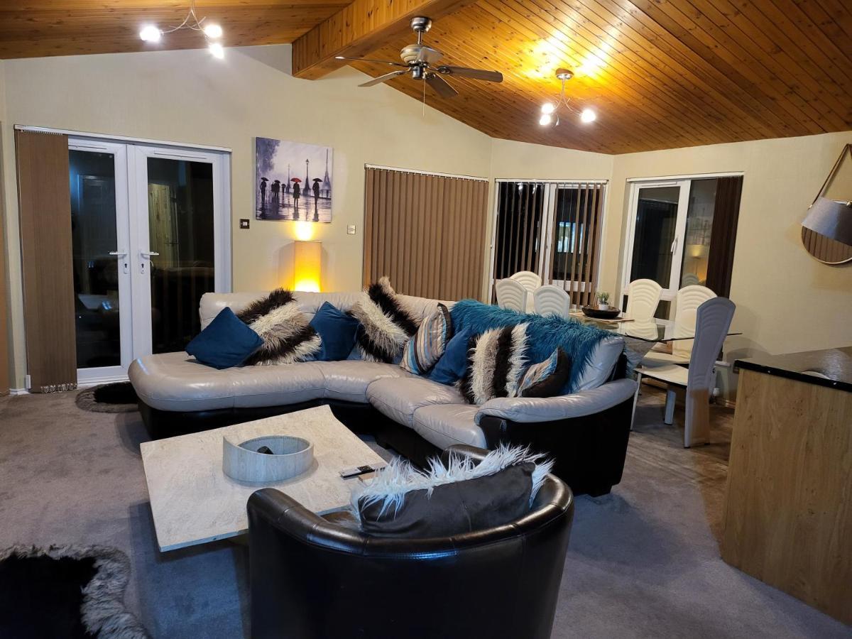 Cheerful 3 Bedroom Lodge At White Cross Bay Windermere Eksteriør bilde