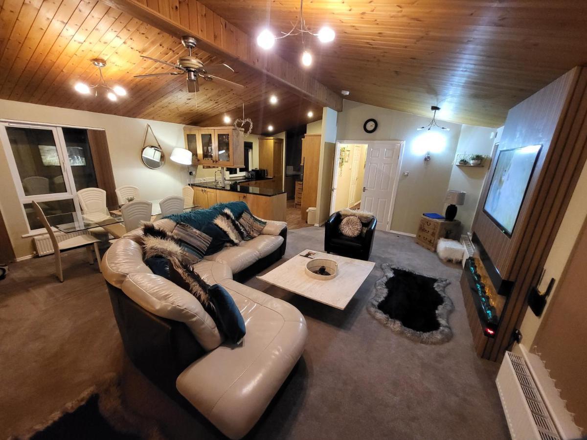 Cheerful 3 Bedroom Lodge At White Cross Bay Windermere Eksteriør bilde