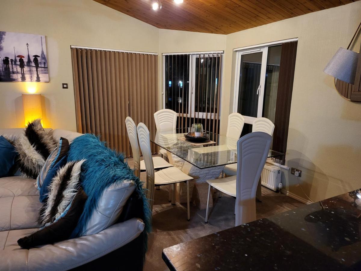 Cheerful 3 Bedroom Lodge At White Cross Bay Windermere Eksteriør bilde